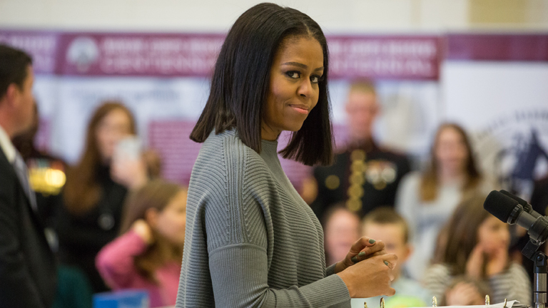 Dollármilliókat kaszálhat az Obama házaspár