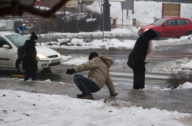 Az ónos eső miatt zárták le a Normafát, de az ország több pontját jég borítja 