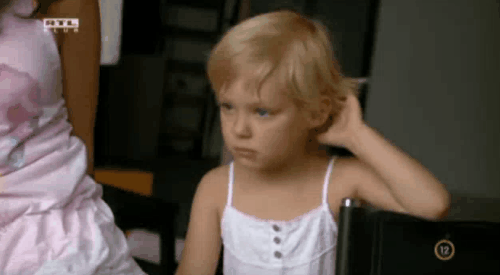 Bereczki Zoltán és kislánya összebújtak a napsütésben