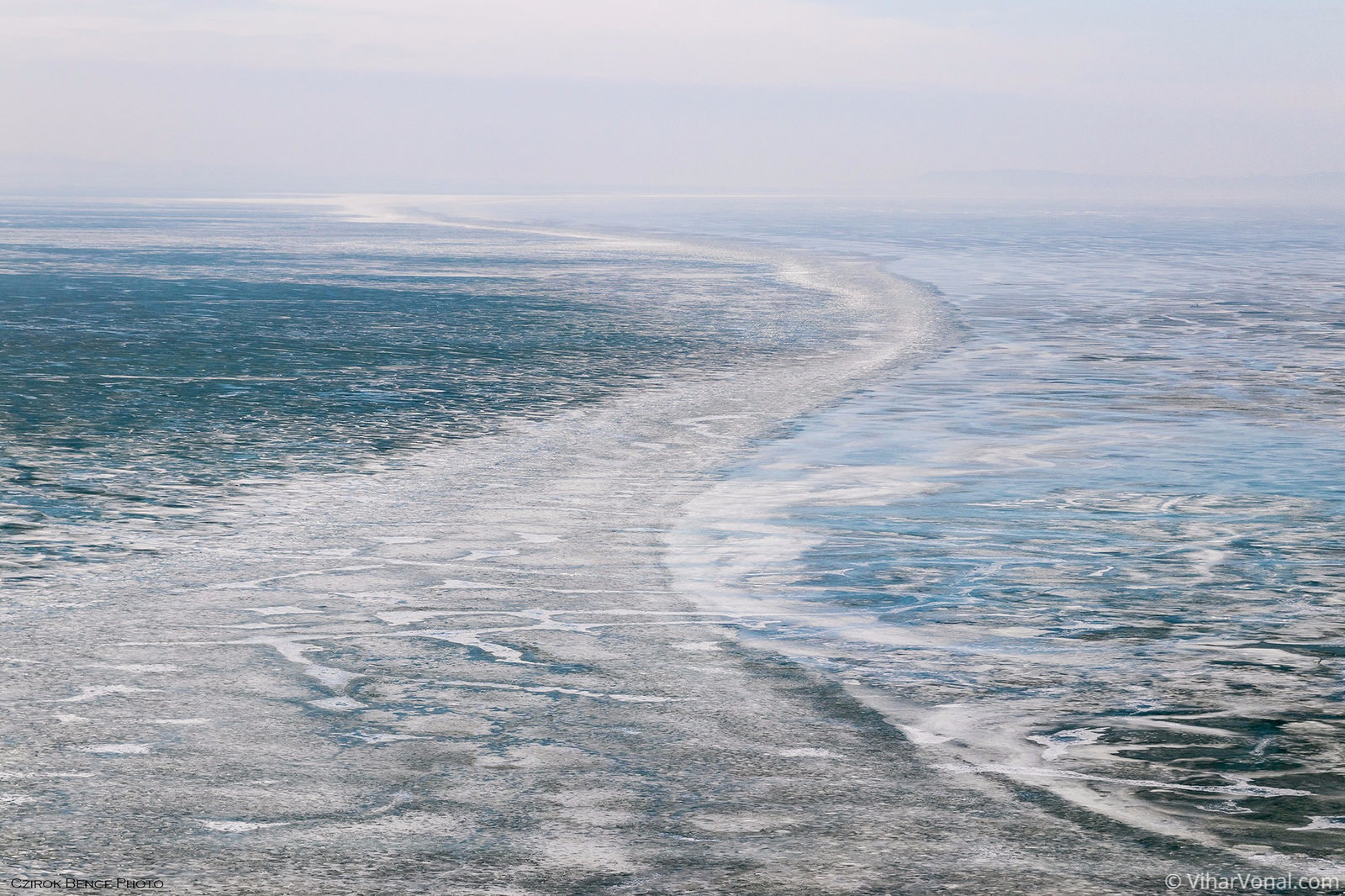 Káprázatos fotók az olvadó Balatonról Káprázatos fotók az olvadó Balatonról