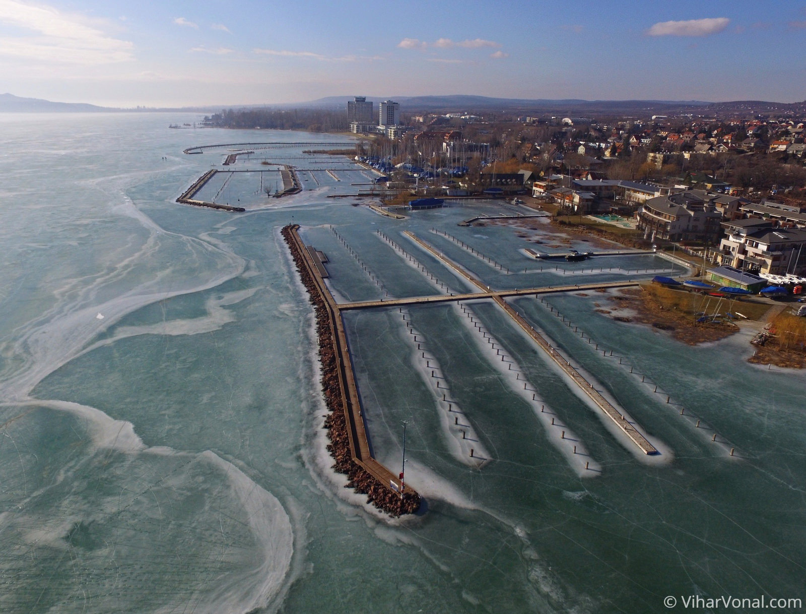 Káprázatos fotók az olvadó Balatonról Káprázatos fotók az olvadó Balatonról