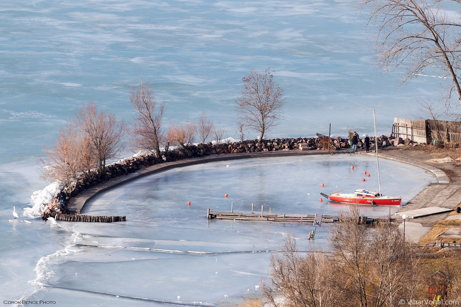 Káprázatos fotók az olvadó Balatonról Káprázatos fotók az olvadó Balatonról