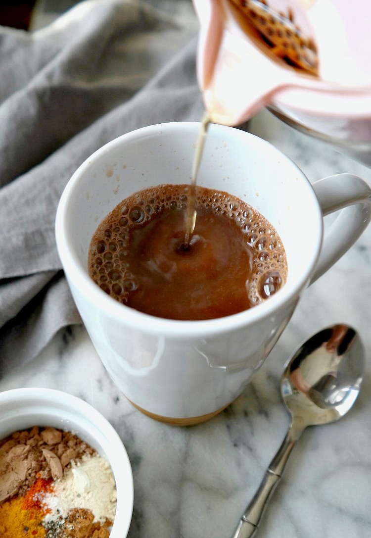 Turbózd fel a sima kávéd szuperegészséges elixírrel!