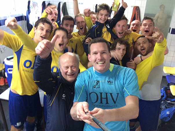 10 rémesen ciki szelfi, ahol nem ellenőrizték eléggé a hátteret.... 10 rémesen ciki szelfi, ahol nem ellenőrizték eléggé a hátteret....