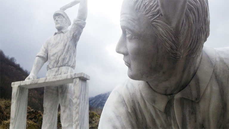 Schettino szobra közelebbről (Fotó: Vagli di Sotto)