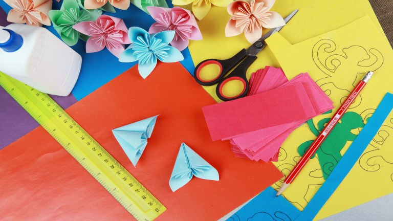 Készítsetek ti is mesébe illő tavaszi dekorációt az osztályterembe! Készítsetek ti is mesébe illő tavaszi dekorációt az osztályterembe!