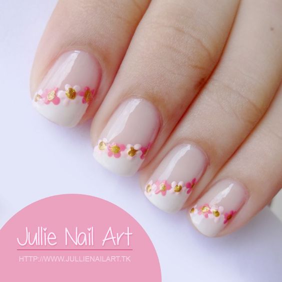 Gyönyörű tavaszi manikűr