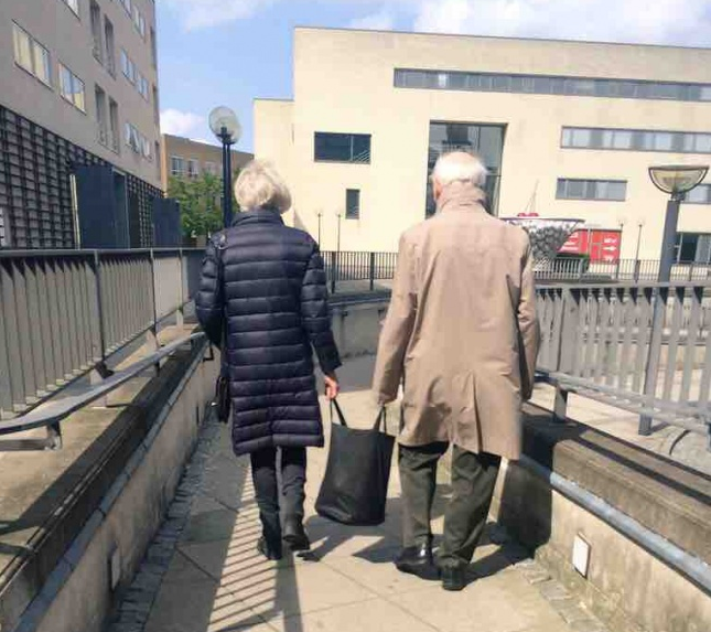 10 gyönyörű fotó, ami bizonyítja, hogy a szerelem nem ismer (kor)határokat! 10 gyönyörű fotó, ami bizonyítja, hogy a szerelem nem ismer (kor)határokat!