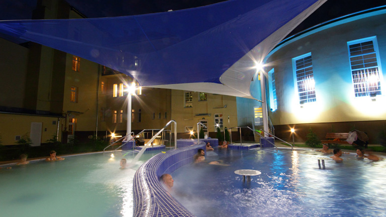 Gőzölgő pillanatok a megújult Dandárban