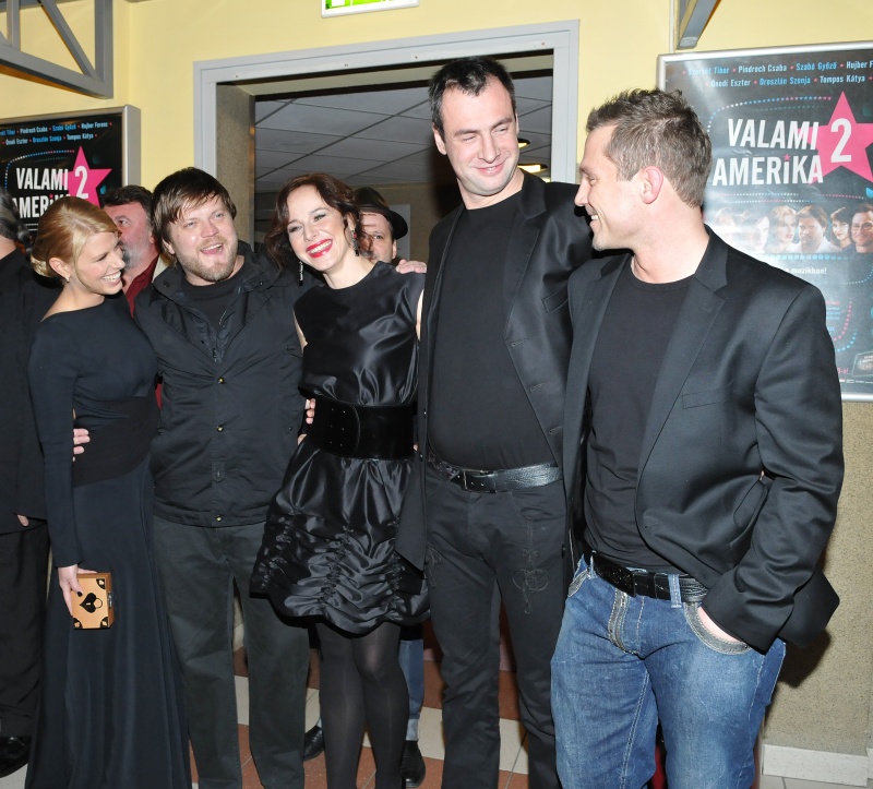 Oroszlán Szonja, Szabó Győző, Ónodi Eszter, Pindroch Csaba és Hujber Ferenc a Valami Amerika 2. részének bemutatóján