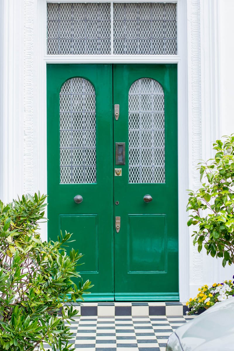 8 szokatlan, de gyönyörű szín, amilyenre a bejárati ajtót festheted