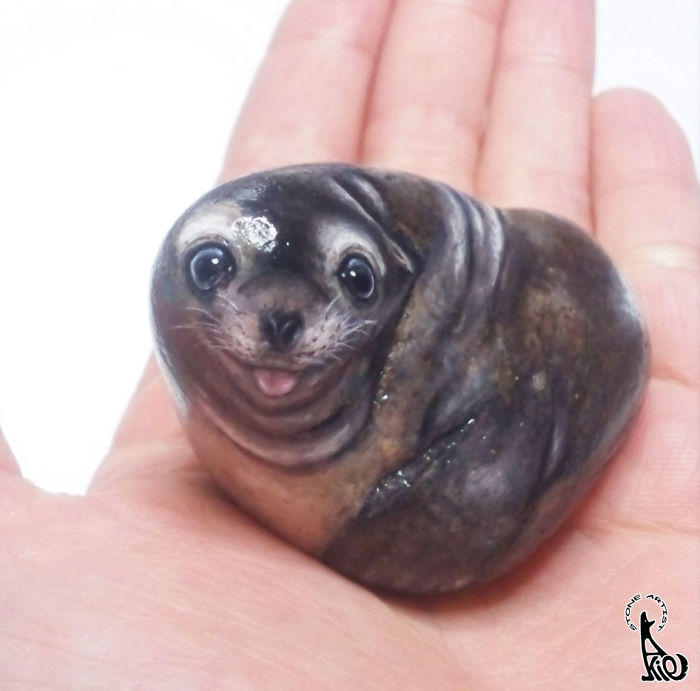 Elképesztően élethű állatokat varázsol a kavicsok felszínére egy művész