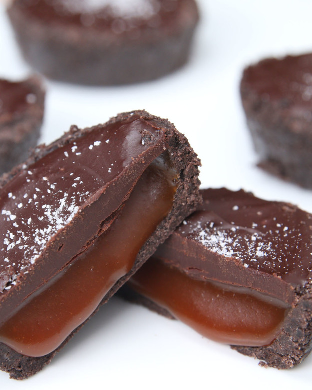 Sütés nélküli csokis-karamellás tartok, amik elolvadnak a szádban