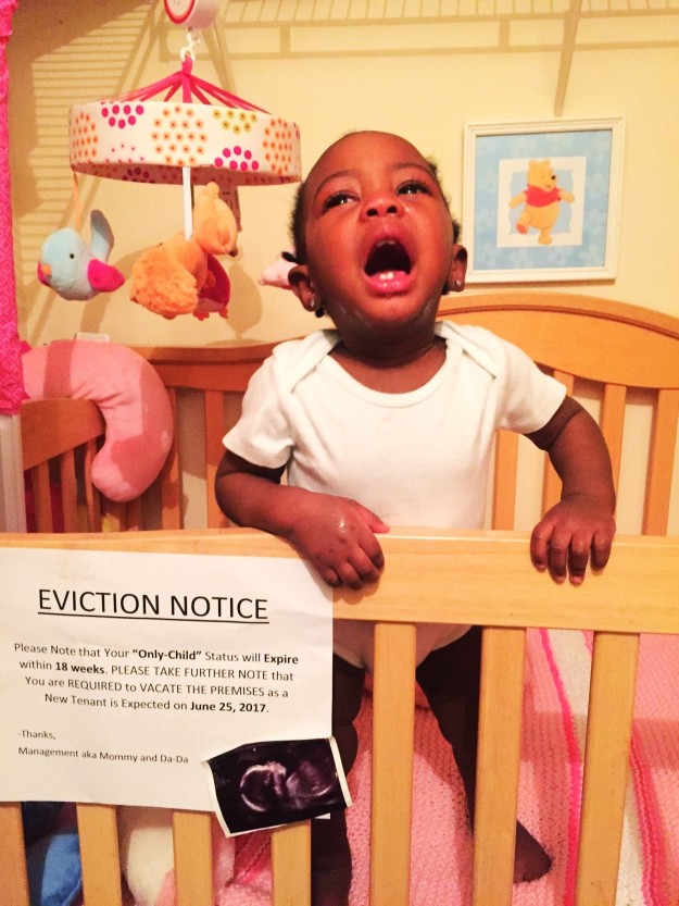 Kilakoltatási felszólítással jelentették be a terhességet