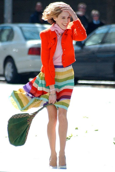 Carrie Bradshaw 10 szettje, ami ma is trendi