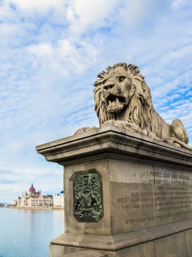 Rémes állapotú a Lánchíd és az oroszlánok