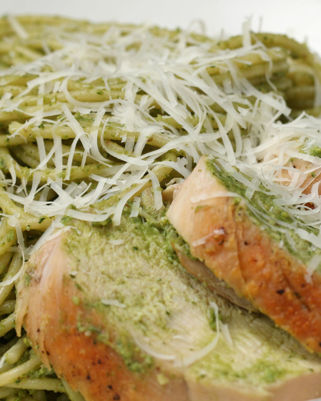 Könnyű tavaszi ebéd: spenótos-pestós tészta