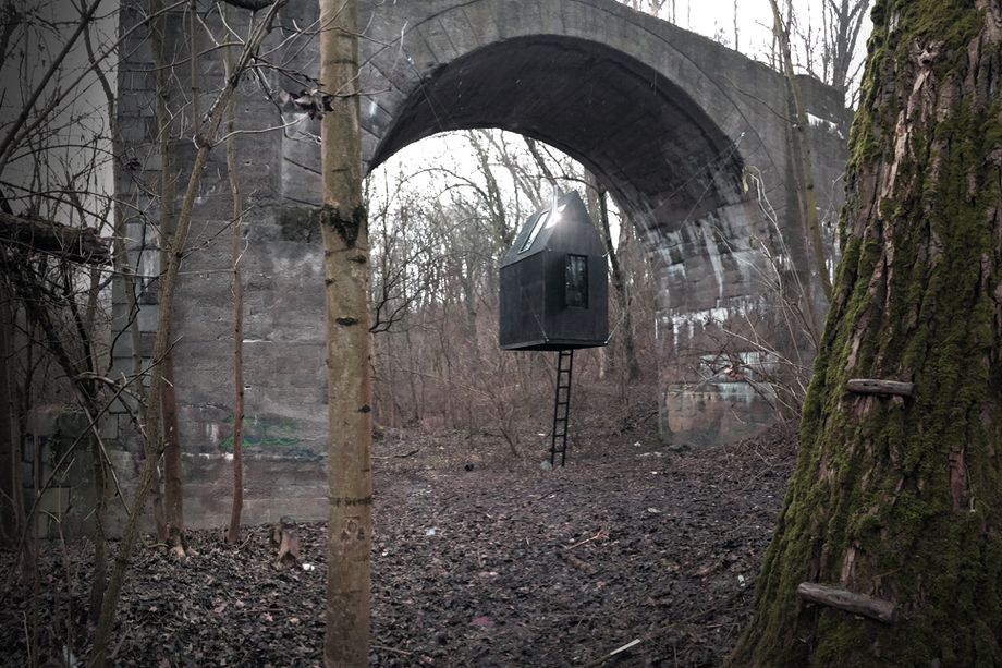 Beleborzongsz, ha meglátod ezt a sejtelmesen lebegő miniházat!