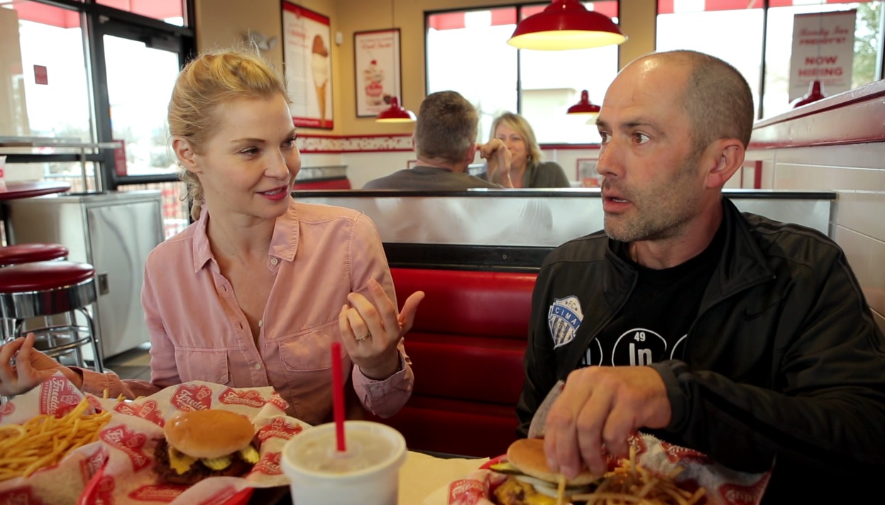 Tragikus hírt vitt Attila 25 éve nem látott bátyjának