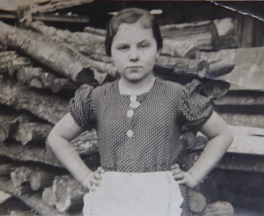 Irma néni kislányként