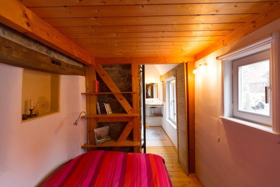 Egy középkori fal belsejébe épültek ezek az elképesztő, pici lakások