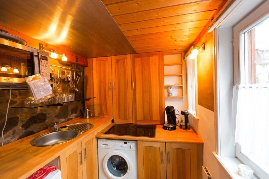 Egy középkori fal belsejébe épültek ezek az elképesztő, pici lakások