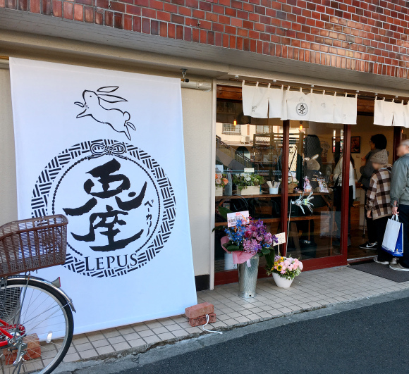 A nyuszifül-alakú kenyér az új japán őrület