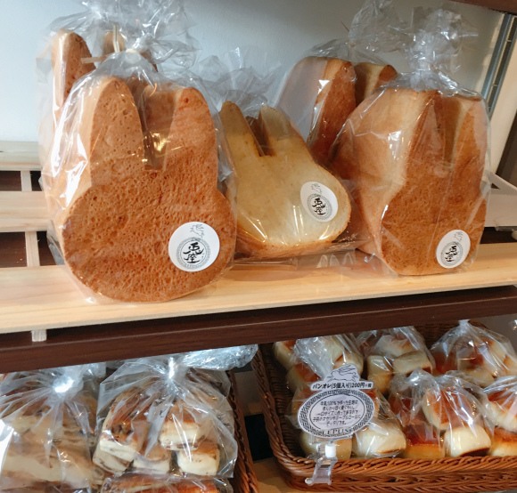 A nyuszifül-alakú kenyér az új japán őrület