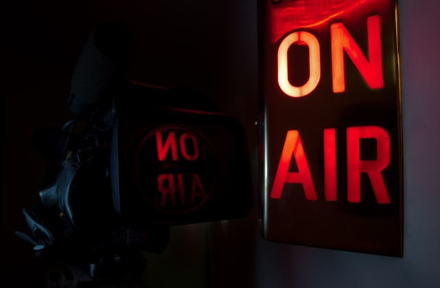 Élőben közvetítették, amint többen megerőszakolnak egy 15 éves lányt