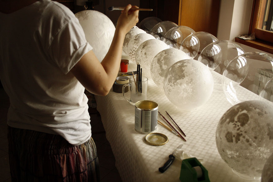 Kozmikus hangulatot varázsolnak szobádba a bolygókat mintázó lámpák