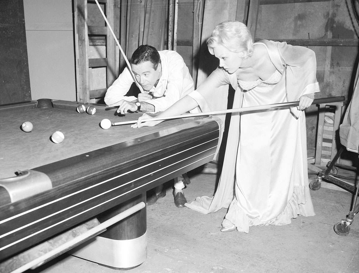 Így pihentek a legnagyobb sztárok a forgatási szünetekben Így pihentek a legnagyobb sztárok a forgatási szünetekben