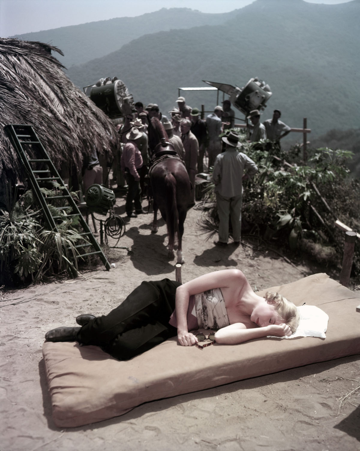 Így pihentek a legnagyobb sztárok a forgatási szünetekben Így pihentek a legnagyobb sztárok a forgatási szünetekben