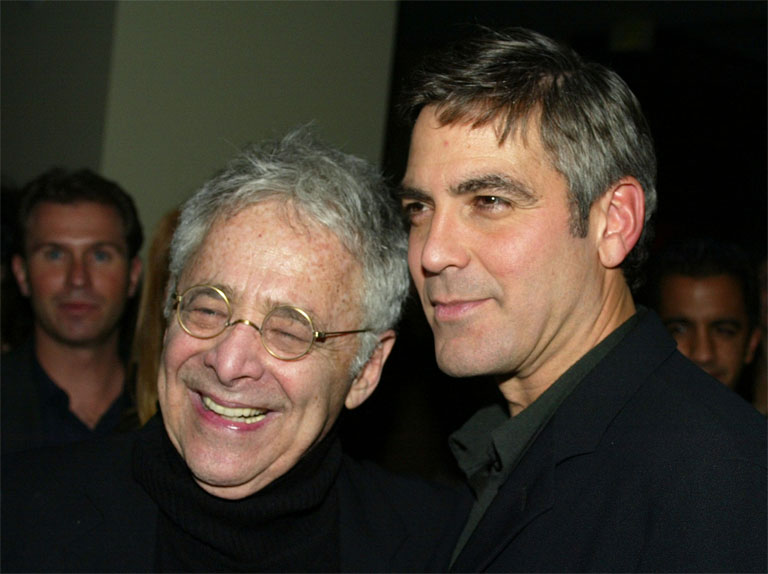 Chuck Barris George Clooney társaságában az Egy veszedelmes elme vallomásai című film premierjén