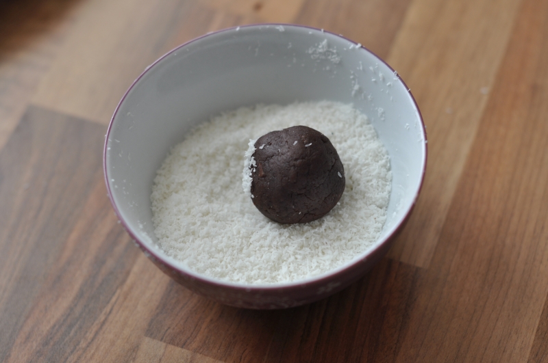 Kifordított kókuszkocka-gombóc