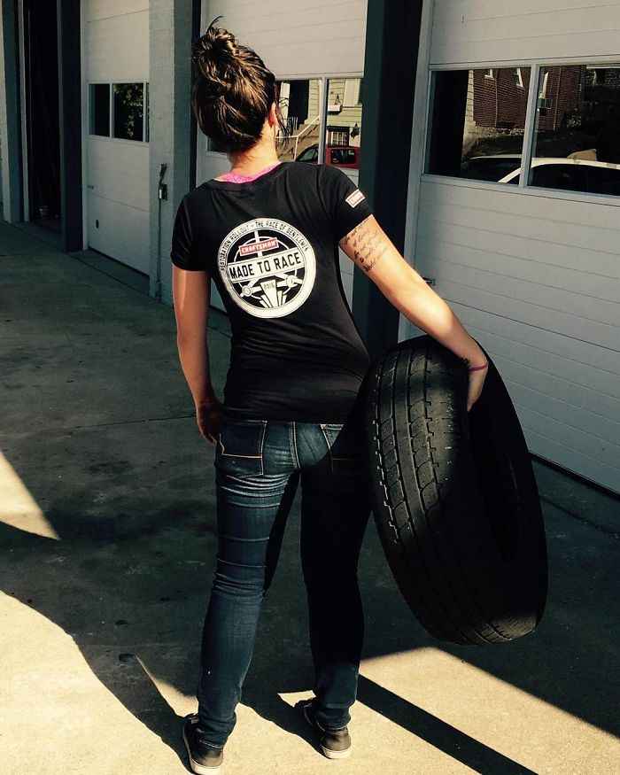 Ezek a csajok megcsinálják a hajad és közben megszerelik a kocsidat is