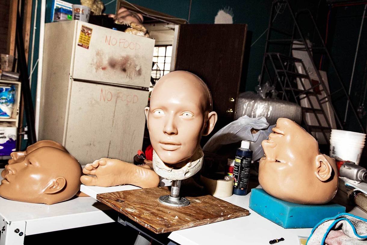 Gyárlátogatás: így készül a gumiférfi