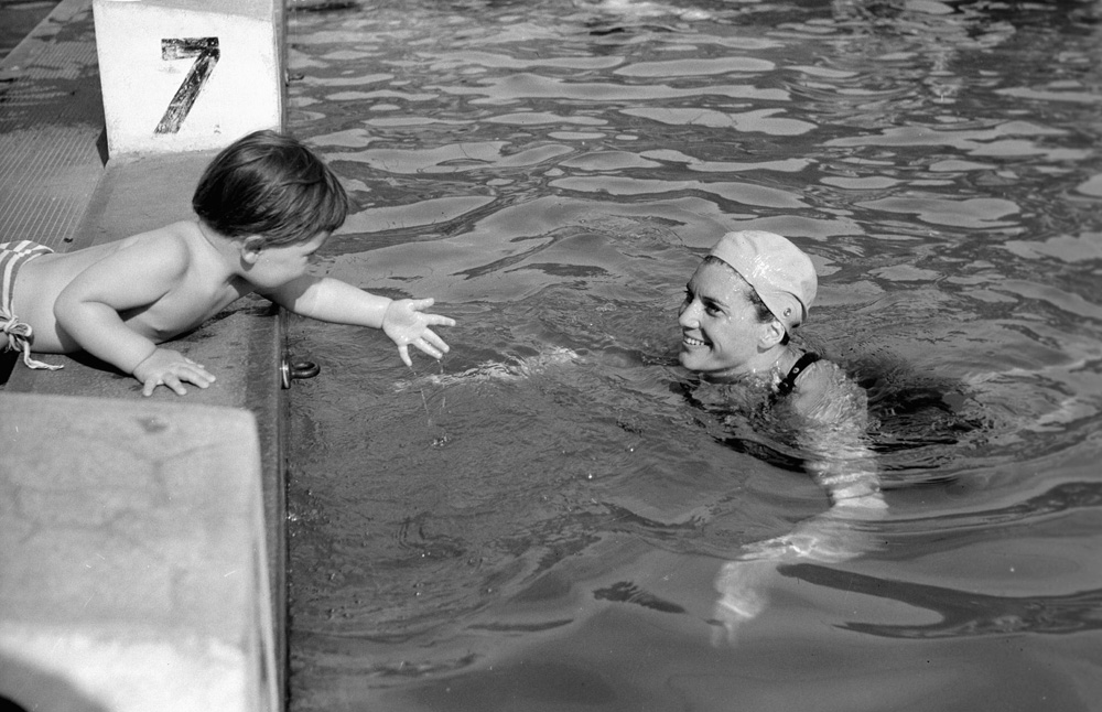 Gyarmati Andrea és édesanyja, Székely Éva a Hajós Alfréd Sportuszodában (Fotó: Bojár Sándor)