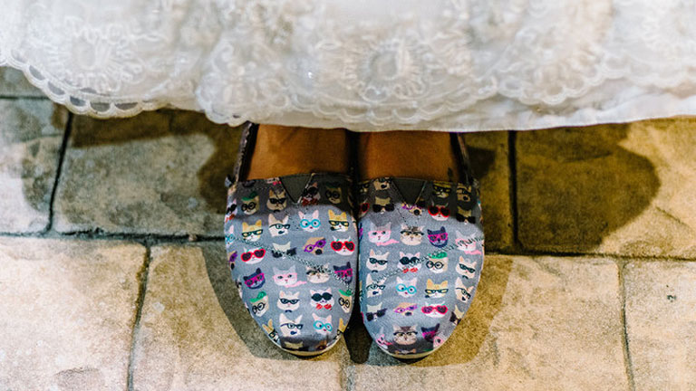 Egy igazi macskarajongó menyasszony (Fotó: autumncutaia.com)