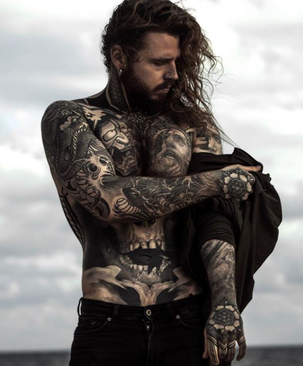 Tetoválásokkal tanulta meg szeretni testét a nagy fogyás után