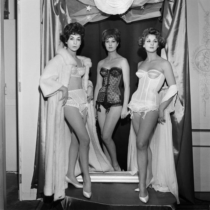 A fűzőtől megszabadultunk, a megfelelési kényszertől nem A fűzőtől megszabadultunk, a megfelelési kényszertől nem