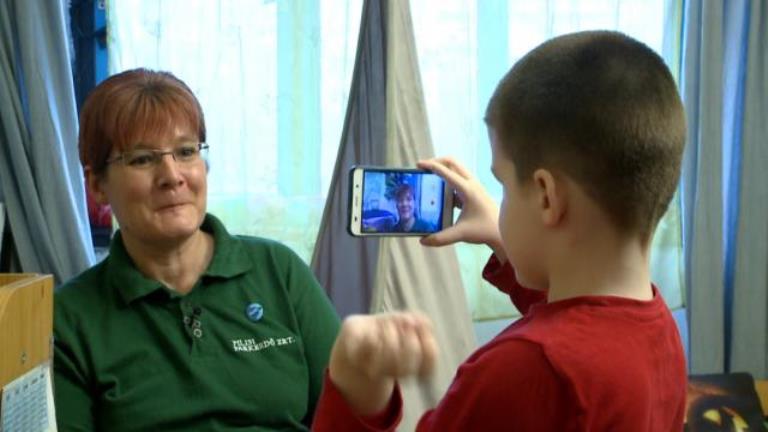 Valaki bejelentette az autista családot