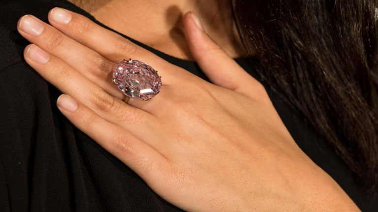 A Pink Star nem hétköznapi ékszer (Fotó: Sotheby's)