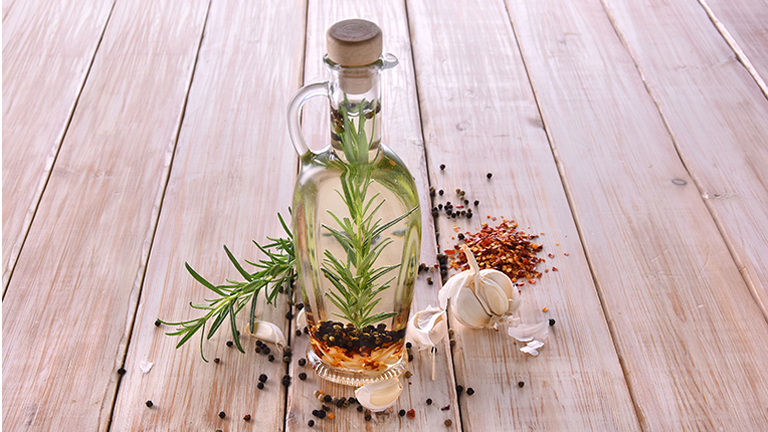 Egy házi készítésű, természetes fűszerolaj, ami dekorációnak sem utolsó