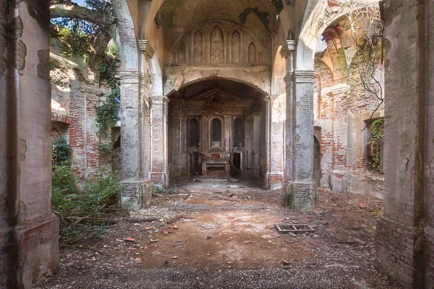 Már csak Isten maradt ezekben a templomokban