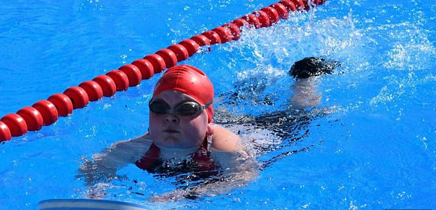 Az életéért triatlonozik a nyolcéves kisfiú 