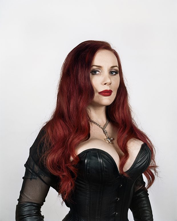 Ők azok a nők, akik pénzért bárkit megaláznak Ők azok a nők, akik pénzért bárkit megaláznak