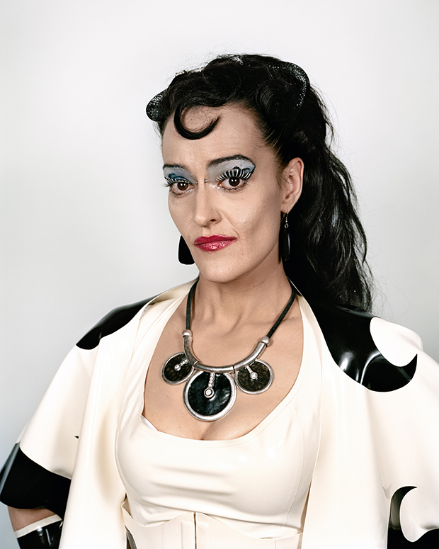 Ők azok a nők, akik pénzért bárkit megaláznak Ők azok a nők, akik pénzért bárkit megaláznak