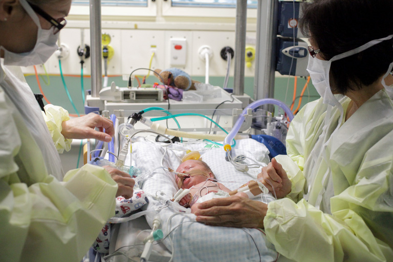 Miért óriási küzdelem életben tartani a korababákat?