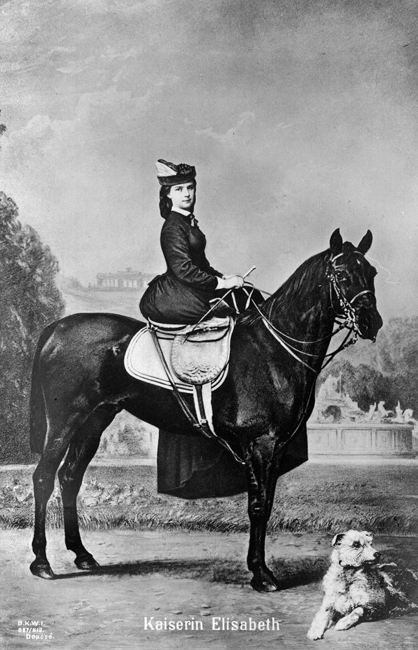 Strucctollas estélyiben is képes volt tornázni Sisi, az edzés megszállottja Strucctollas estélyiben is képes volt tornázni Sisi, az edzés megszállottja