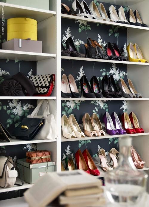 Egyszerű és stílusos trükk, amivel könnyen feldobhatod a könyvespolcot